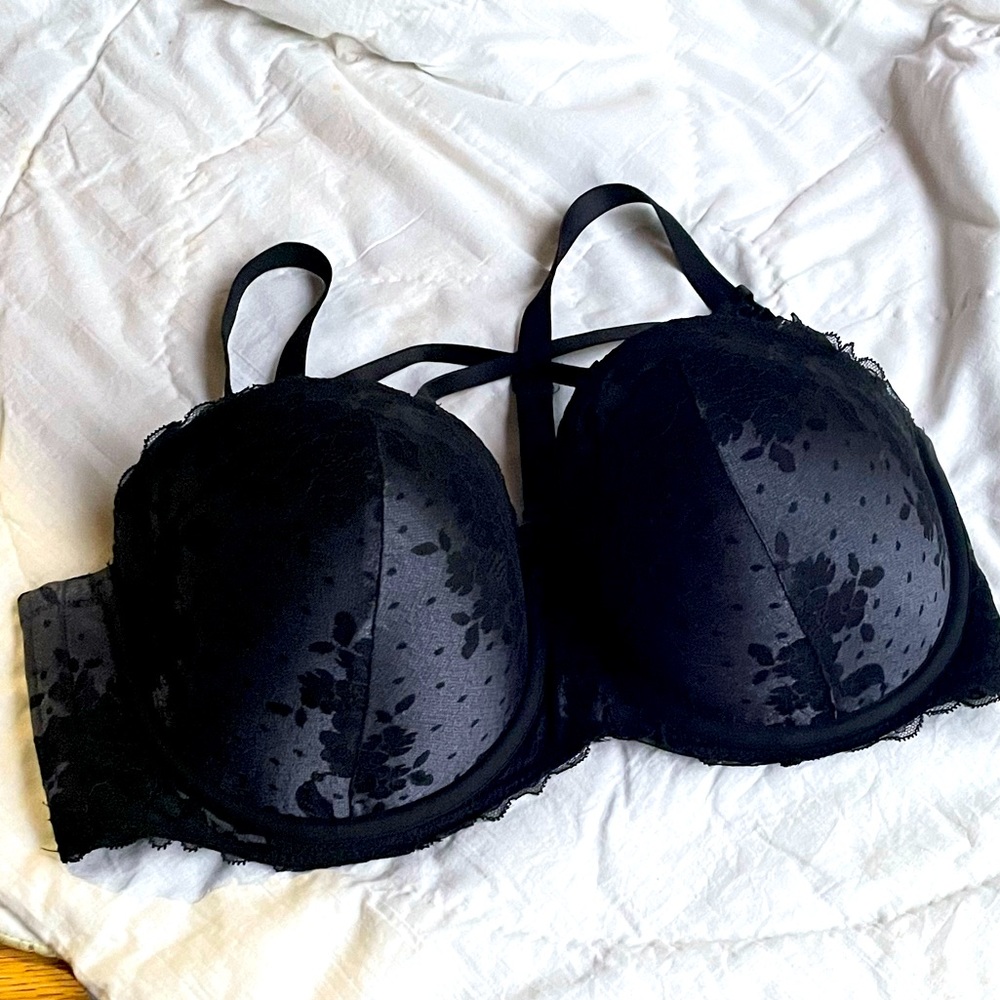 Gray/Black 40F Torrid 3-way bra. T-shirt Push up